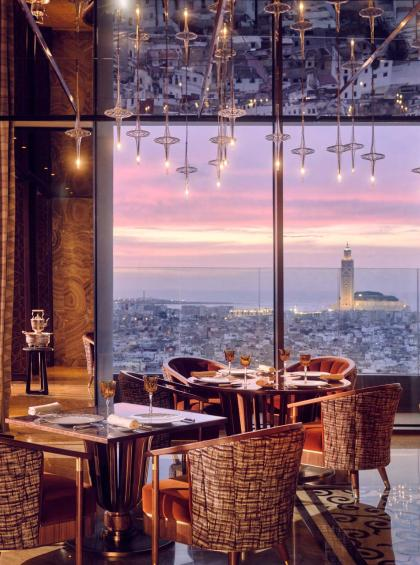 Restaurant avec vue sur Casablanca et la mosquée Hassan II