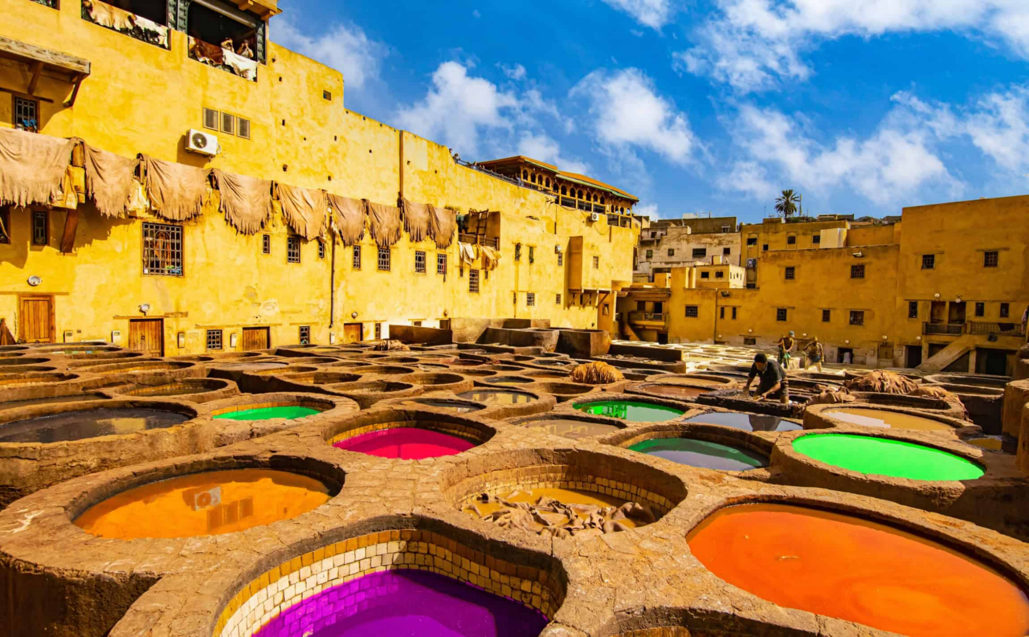 Bassins colorés des tanneries de Fès