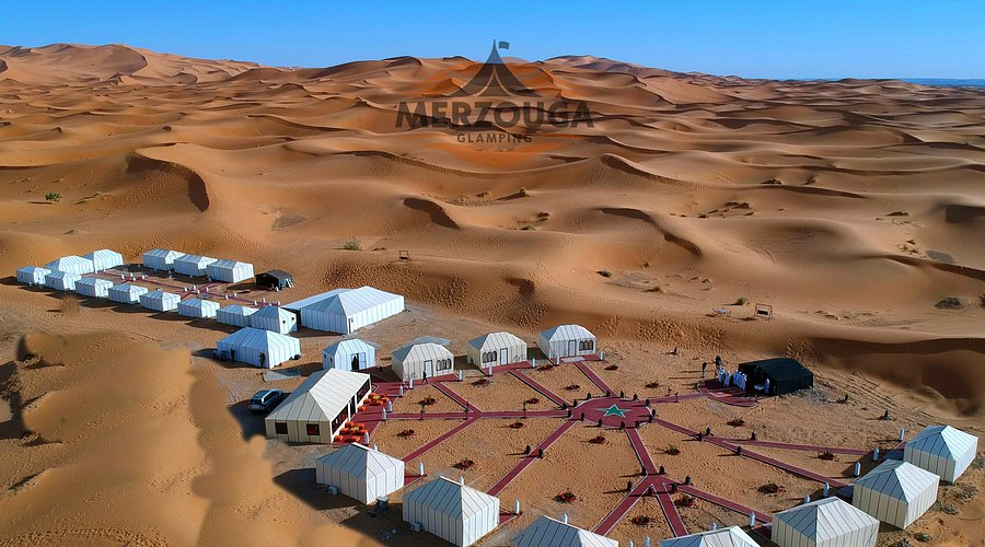 Campement au milieu des dunes de Merzouga
