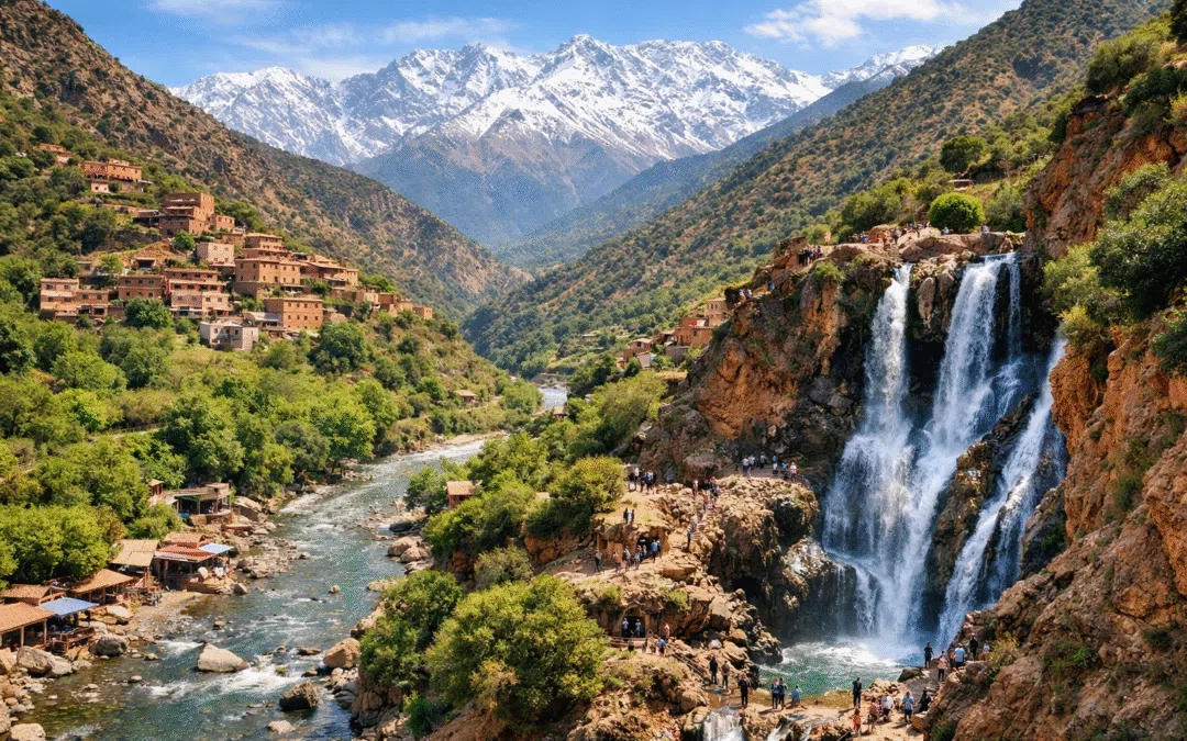 Paysage de vallée, cascade et montagnes de l’Atlas