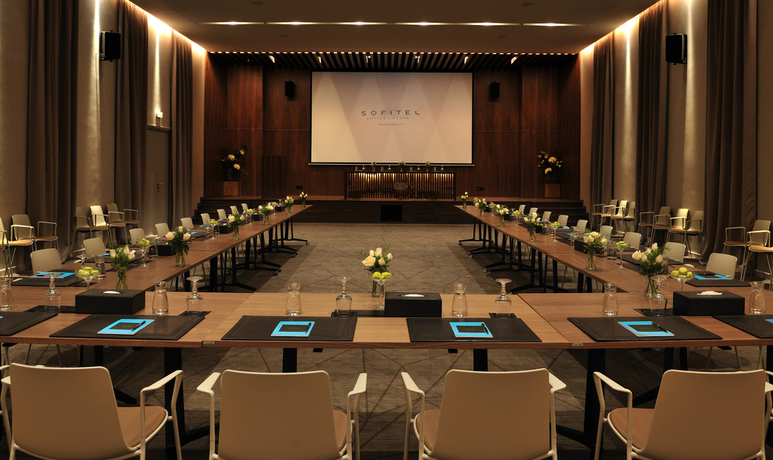 Salle de réunion au Sofitel Marrakech pour un séminaire d’entreprise au Maroc